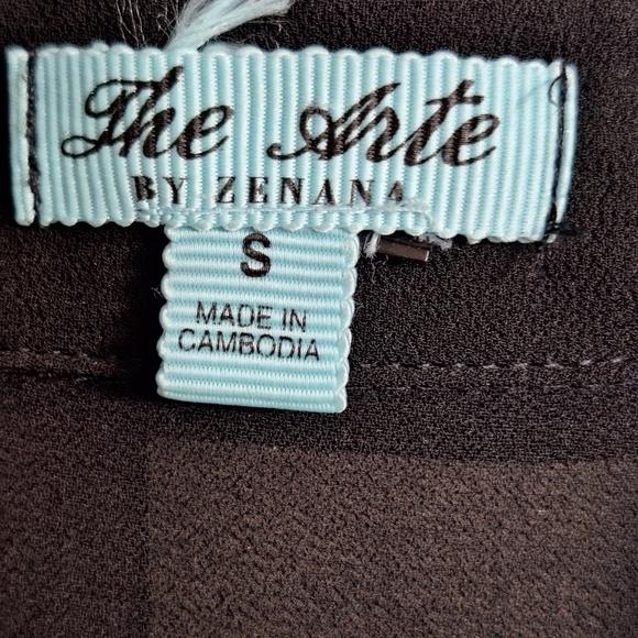 The Arte Zenana Black Button-Up Blouse SzS Long Sleeves Tabs Buttons Pockets - Picture 9 of 10